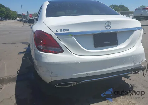 2016 Mercedes-Benz C 300 Luxury/Sport из США, поврежденный, VIN WDDWF4JB7GR111740